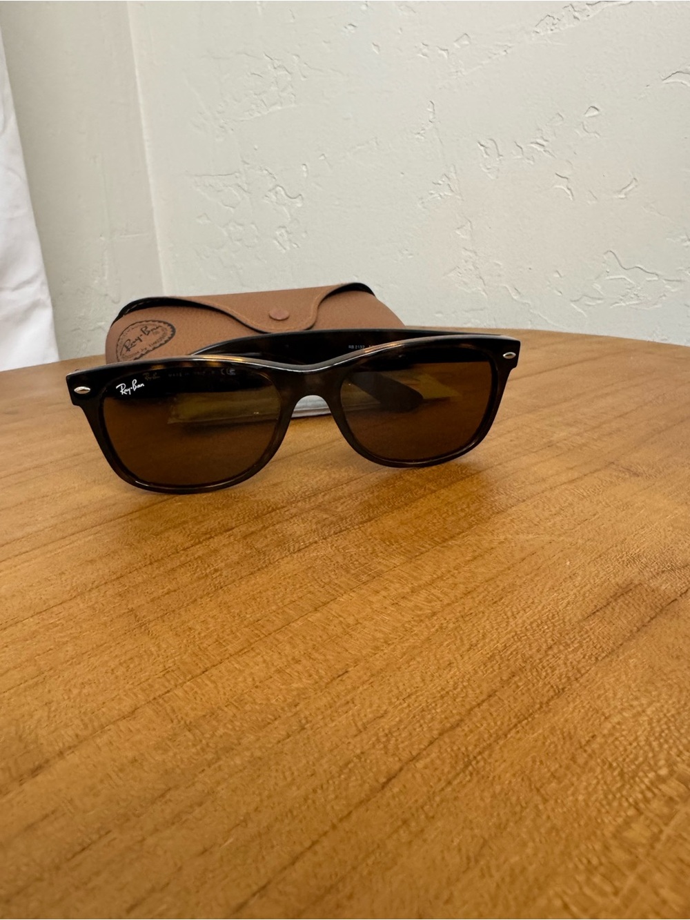 Ray-Ban tortoise  Frame Sunglasses with Dark Brown Lenses with case and cleaner